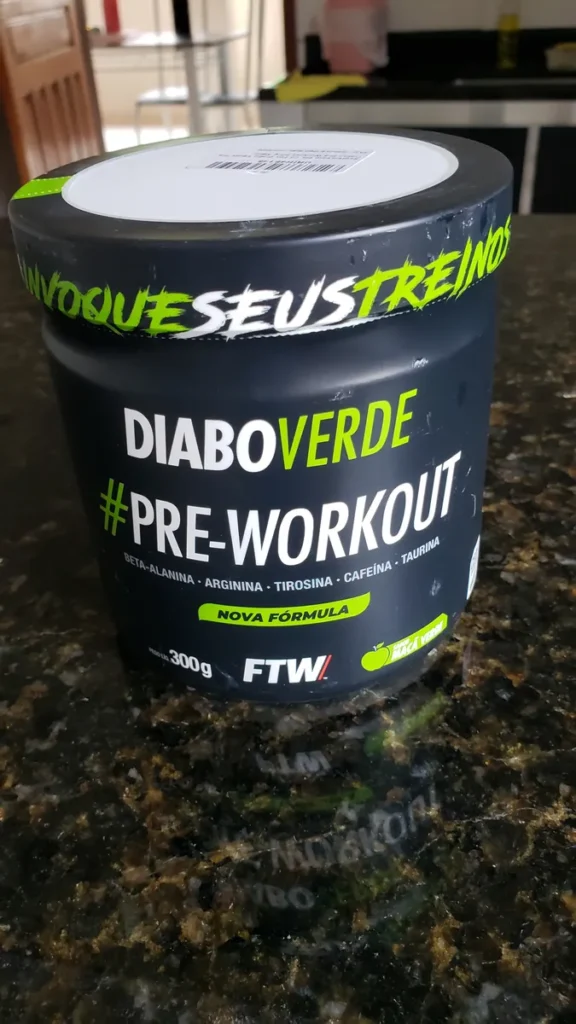 Pré-Treino Diabo Verde FTW na mesa
